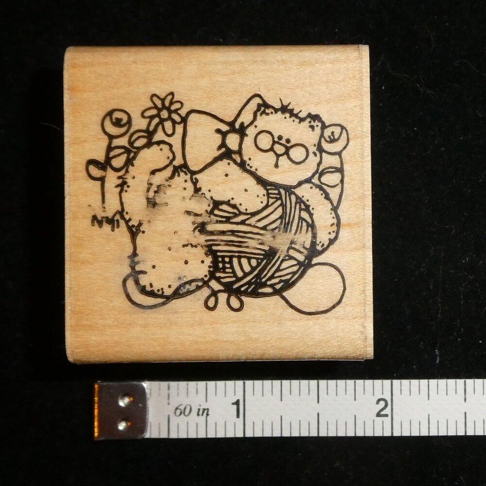 D.O.T.S. Kitty Cat with Yarn Wood-mounted Rubber Stamp